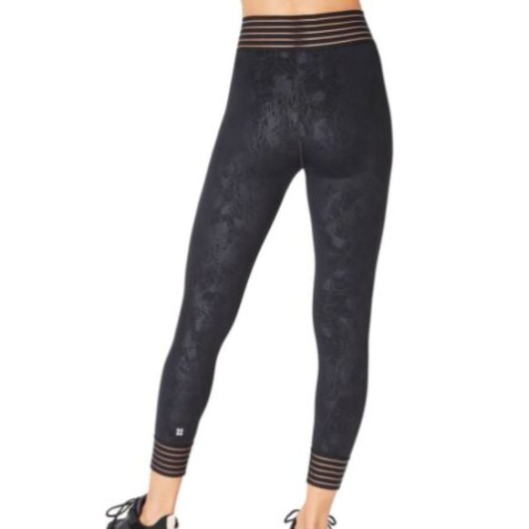 Sweaty Betty Contour 7/8 Embossed Feather Legging in Black sz M - Picture 2 of 7